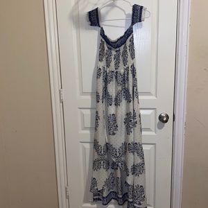 NWOT Floral off the shoulder Maxi Dress